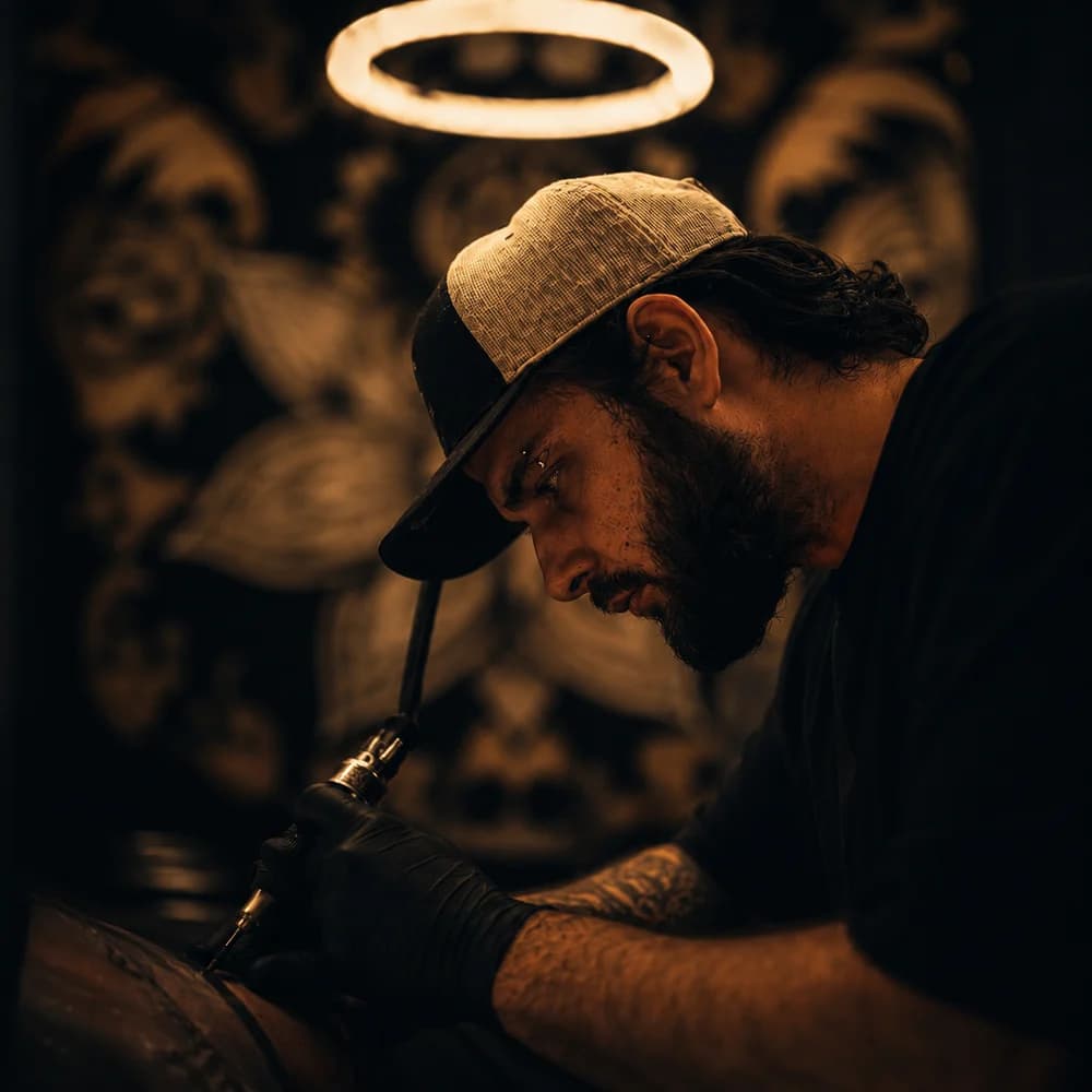 Suleyman tattooing at MagicTouch